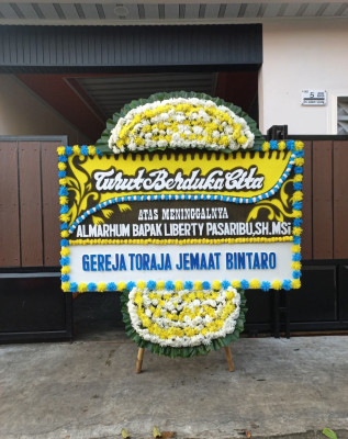 Papan Bunga Duka di Kairatu Barat